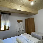 Xarba بيت شباب Gjirokastër